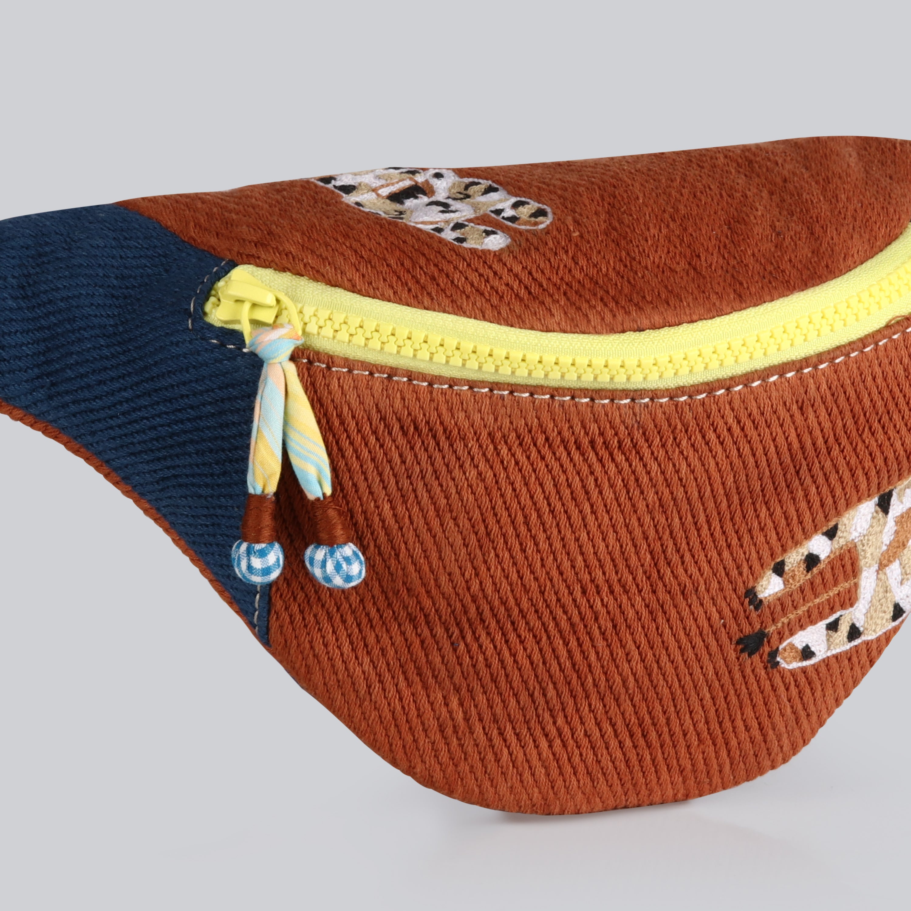 SAOLA-Solid color tiger embroidery bag